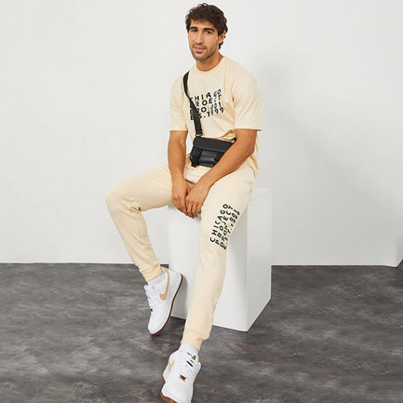 https://trendingfits.com/products/men-cream-colored-solid-slim-fit-cotton-joggers