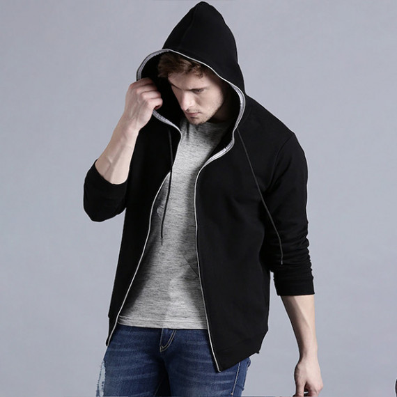 https://trendingfits.com/vi/products/men-black-solid-hooded-sweatshirt