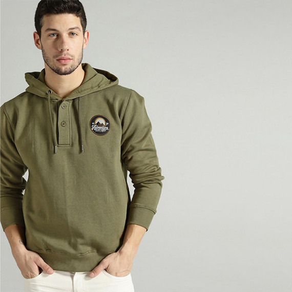 https://trendingfits.com/products/the-lifestyle-co-men-olive-green-solid-hooded-sweatshirt