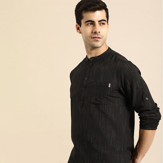 https://trendingfits.com/products/men-black-woven-design-kurta