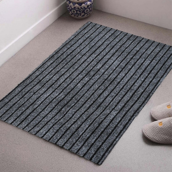 https://trendingfits.com/products/grey-black-striped-microfiber-anti-skid-door-mat