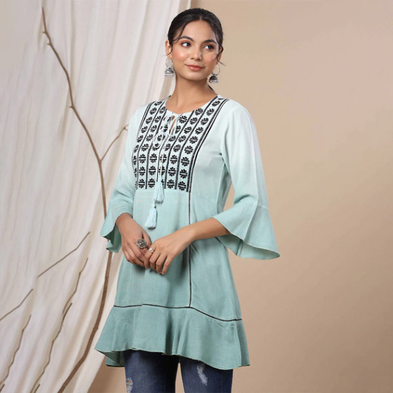 https://trendingfits.com/vi/products/women-green-tunics