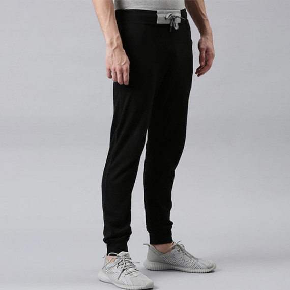 https://trendingfits.com/products/men-black-solid-organic-cotton-track-pants