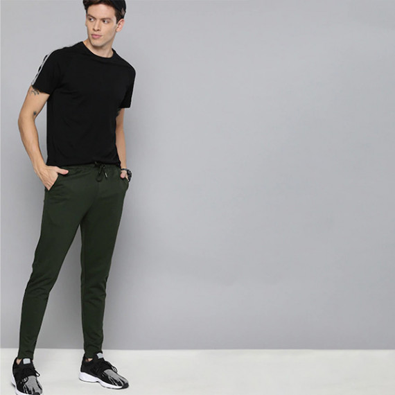 https://trendingfits.com/vi/products/men-olive-green-straight-fit-solid-track-pants