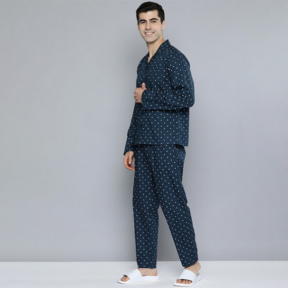 https://trendingfits.com/vi/products/men-navy-blue-white-printed-pure-cotton-night-suit