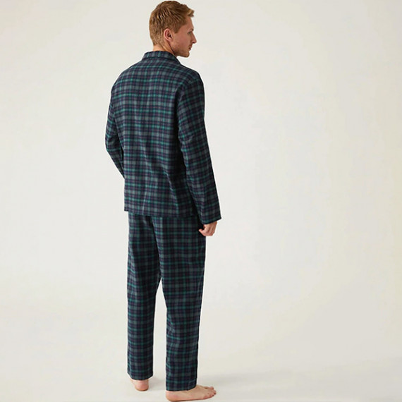 https://trendingfits.com/products/men-green-blue-checked-night-suit