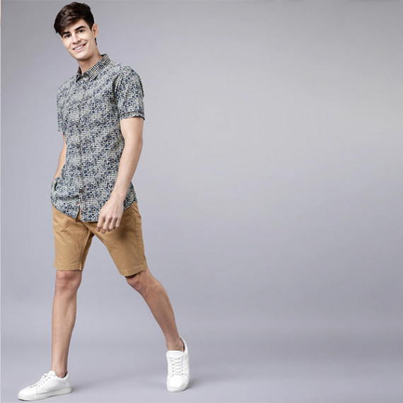 https://trendingfits.com/products/men-khaki-solid-slim-fit-regular-shorts