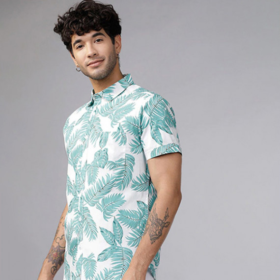 https://trendingfits.com/vi/products/men-green-white-slim-fit-printed-casual-shirt