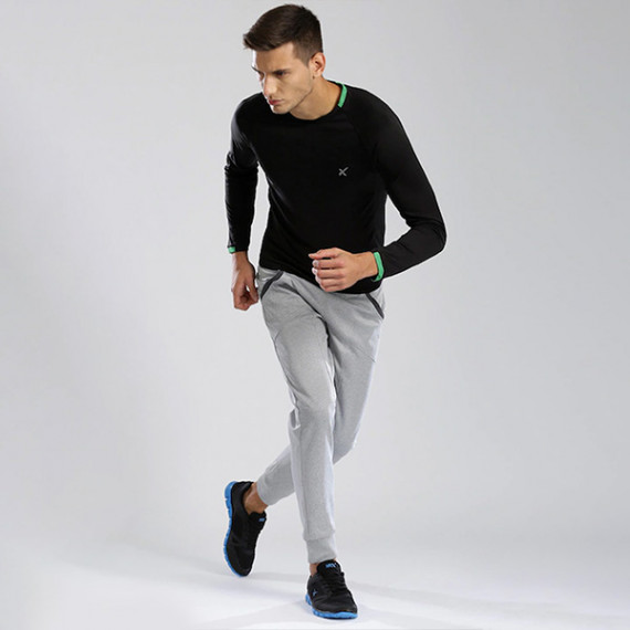 https://trendingfits.com/products/men-black-raglan-sleeved-active-t-shirt