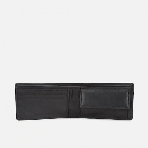 https://trendingfits.com/products/men-textured-two-fold-leather-wallet